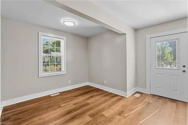 Foto del edificio - 2242 Hollyrood St
