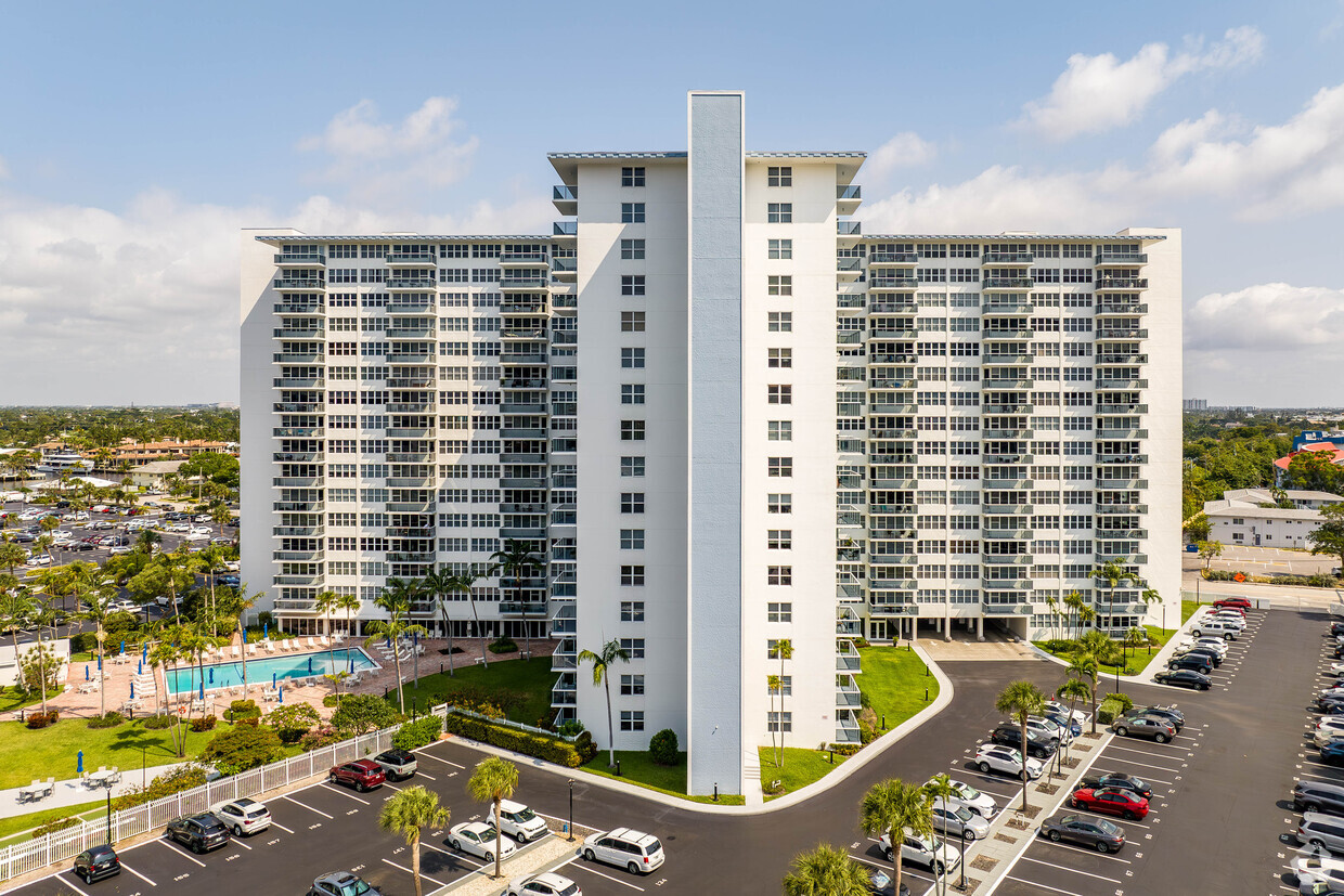 Primary Photo - Coral Ridge Towers East