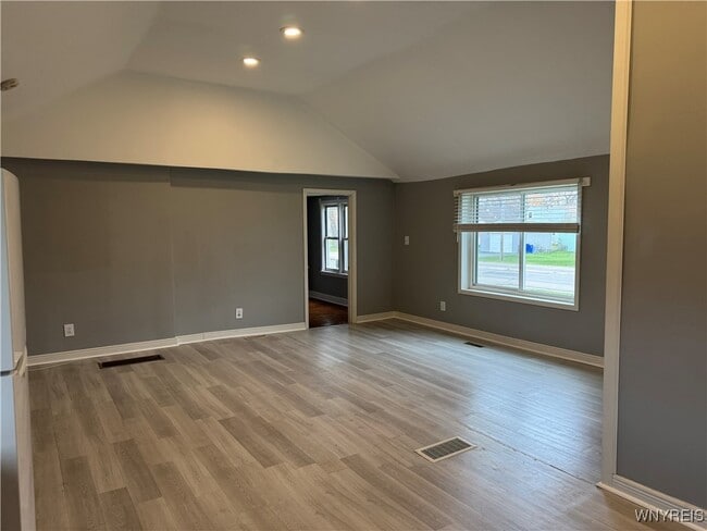 Foto del edificio - 549 Indian Church Rd