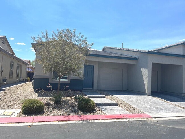 Foto del edificio - single story, 2 bed, 2 bath, 1 car garage in gated community