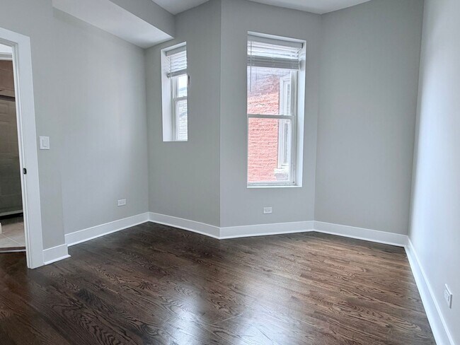 Foto del edificio - 2249 W Cermak Rd