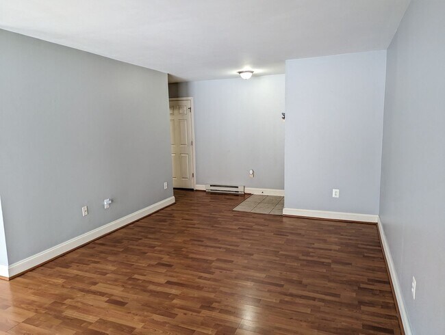 Foto del edificio - Two bedroom first floor condo in Jefferson...