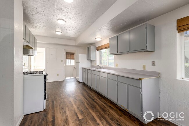 Building Photo - Great Family Home in Excellent Sugar House...