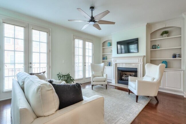 Foto del edificio - 7205 Lowery Oak Dr