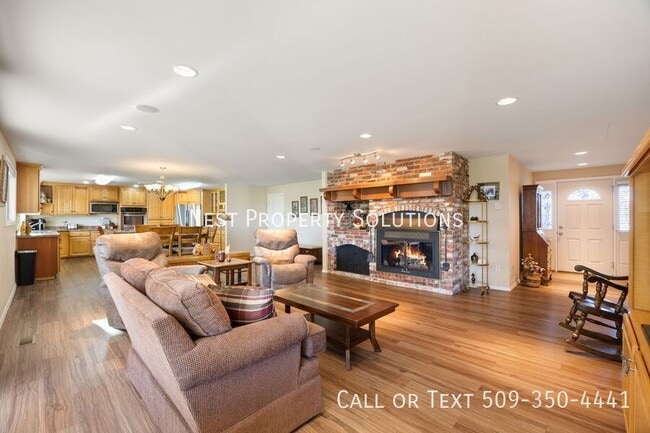 Building Photo - 1227 Fairway Dr NE