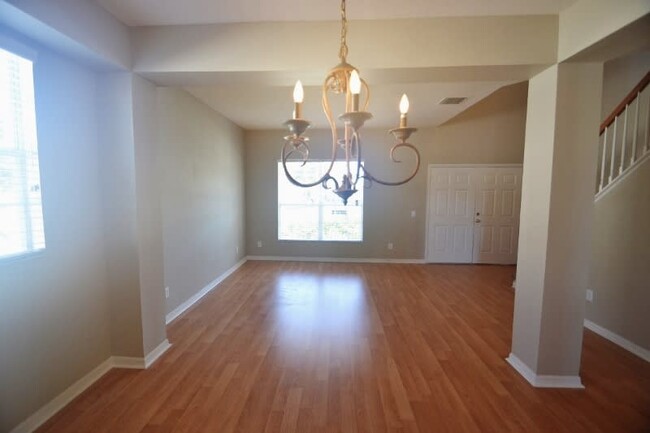 Building Photo - 3947 Stornoway Dr