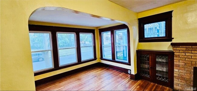 Building Photo - 320 Jewett Ave