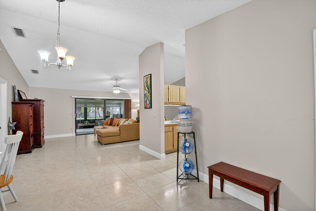 Building Photo - 15 Farnworth Dr