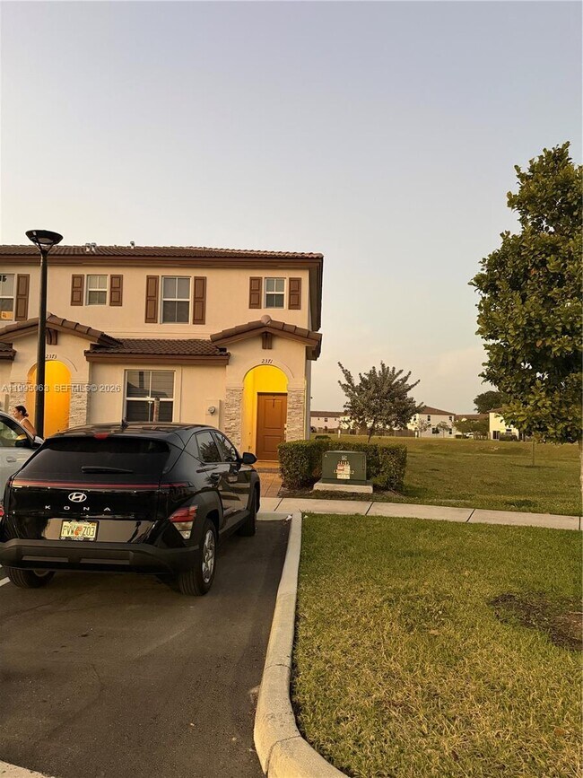 Foto del edificio - 2371 NW 122nd Ter