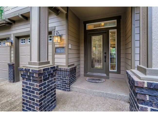 Building Photo - 6Bd/4Ba 3 Level Home in Tigard ~ 3 Car Gar...