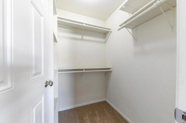Building Photo - 609 Grainfield St
