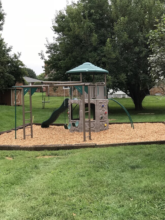 Foto del edificio - 930 E Colonial Manor Dr