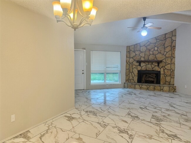 Foto del edificio - 14207 Long River Ct