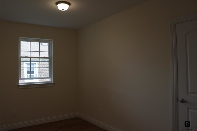 Building Photo - 403 Davis Avenue