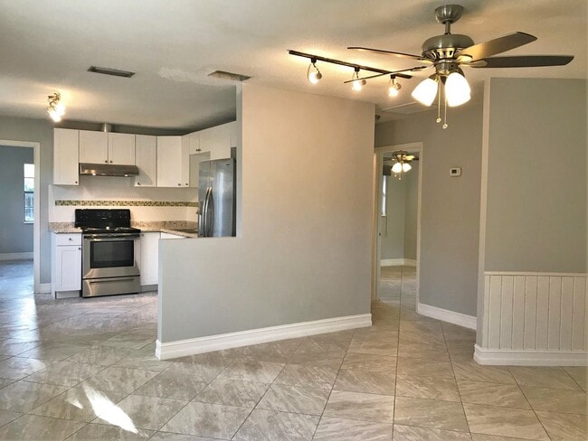 Photo - Holiday Heights Apartment