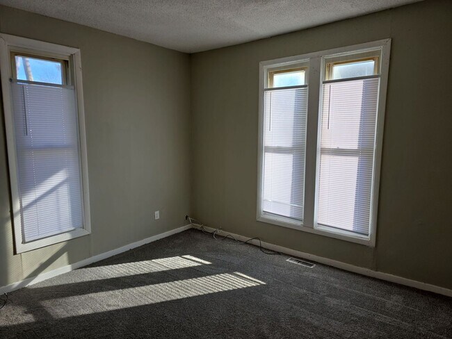 Foto del edificio - Spacious 2 Bedroom Home! Nice yard! Pet Friendly!