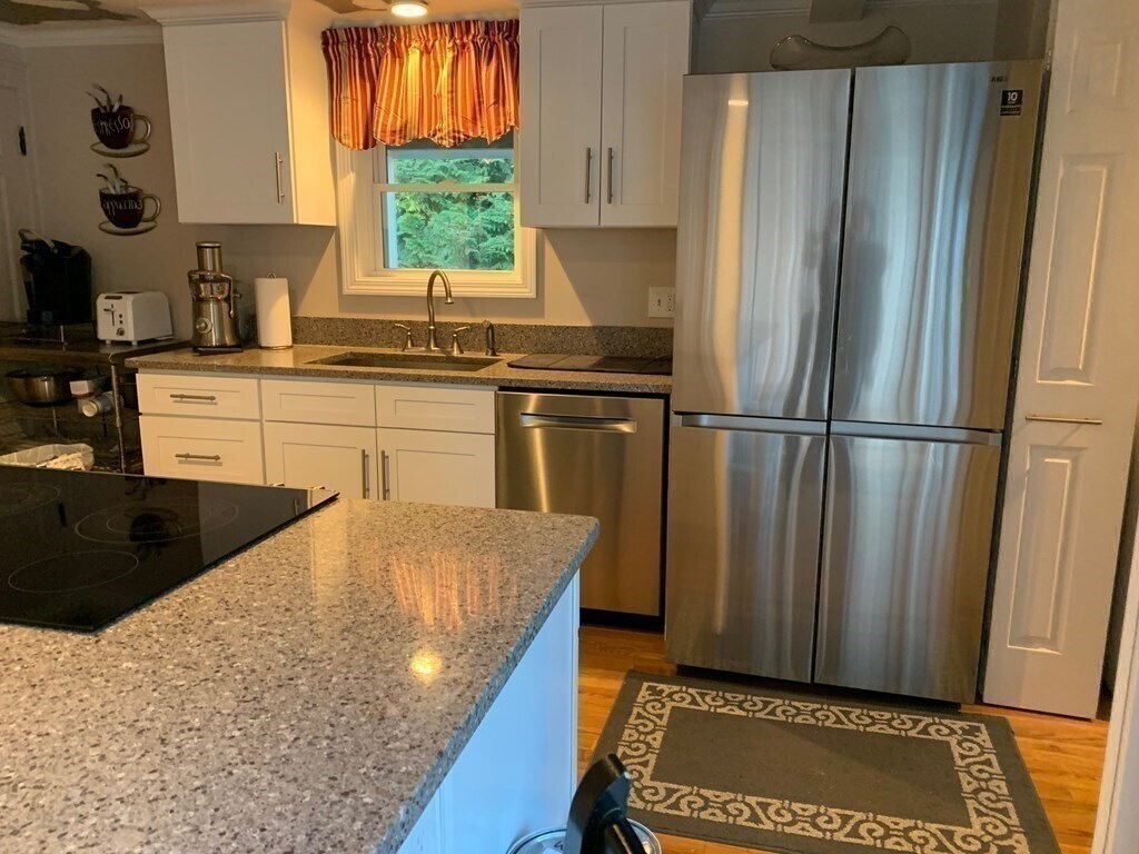 5 Lowell St Unit 0, Lynnfield, MA 01940 Room for Rent in Lynnfield