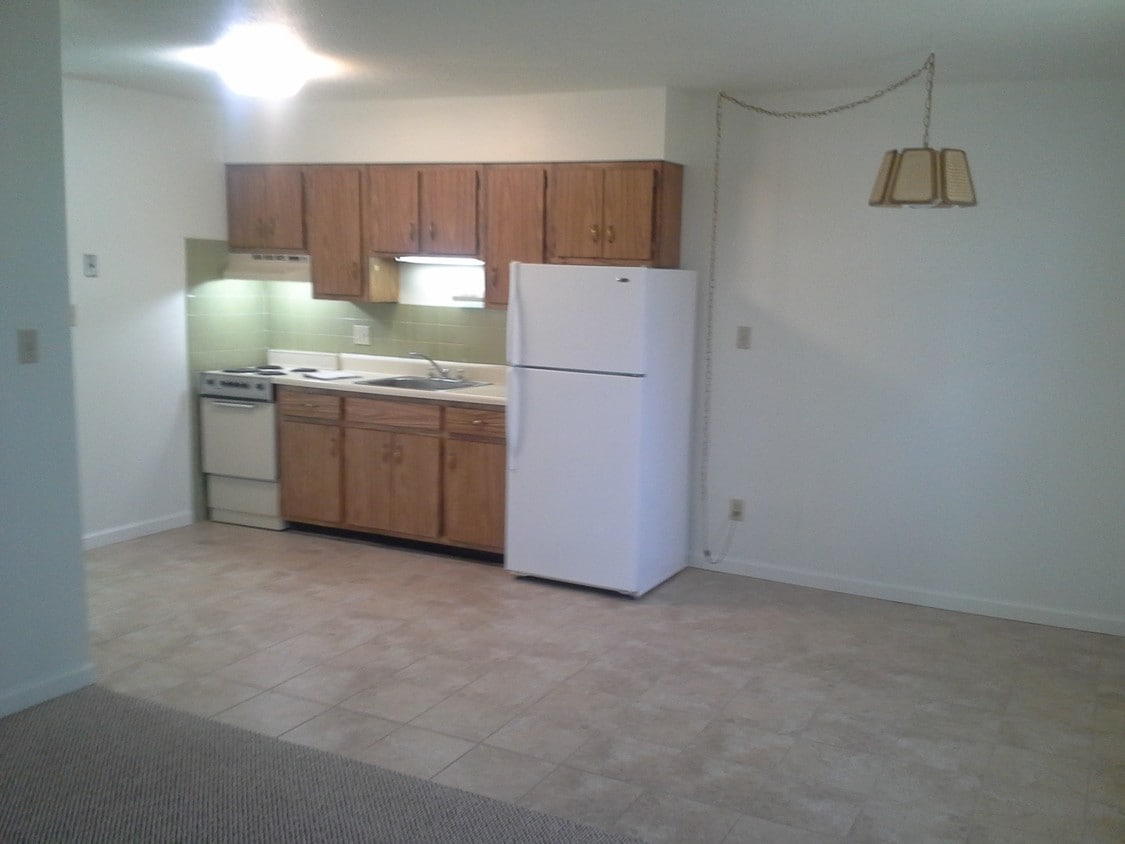 Kitchen/dining area - 753 Rozier St