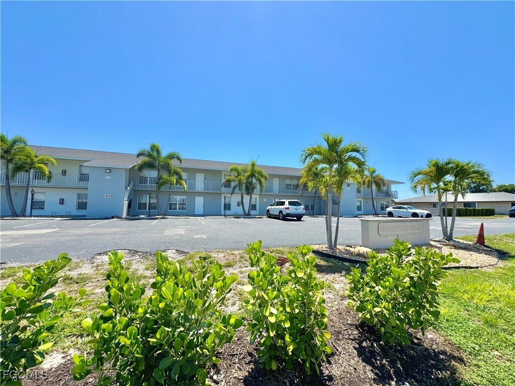 Primary Photo - 3705 Country Club Blvd