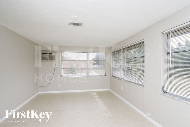 Foto del edificio - 3562 Harbor Blvd