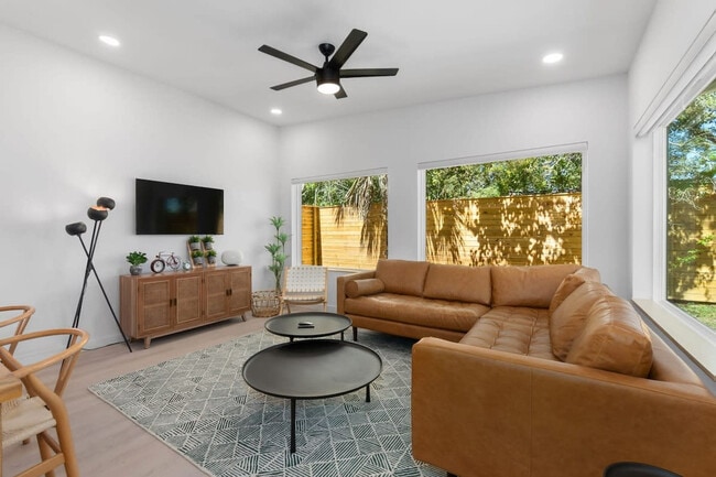 Building Photo - 21 Pearl St