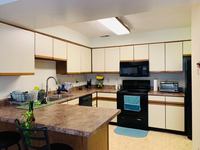 Foto del edificio - *Price Reduced* 2 Bedroom 2.5 Bath Townhou...