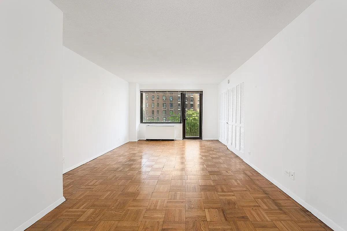 Foto principal - 201 W 70th St