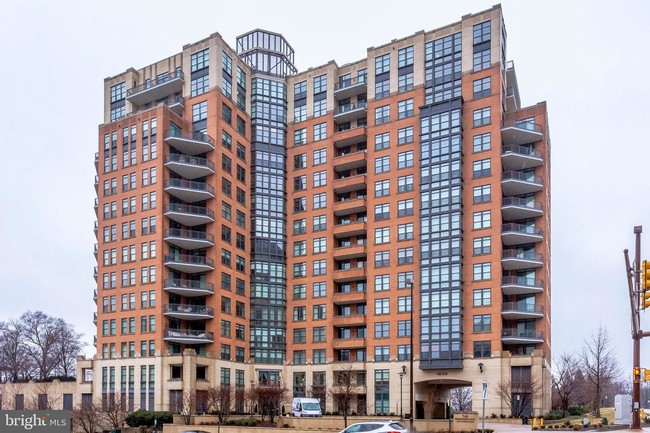 Building Photo - 1830 Fountain Dr