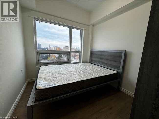 Photo du bâtiment - 275 Larch St