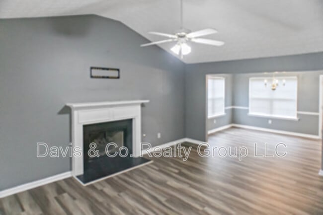 Building Photo - 142 Vinings Dr