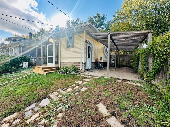 Foto del edificio - Elegant 2-Bedroom Single Family Home w/ Mo...