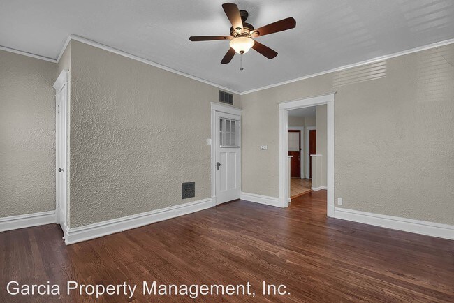 Building Photo - 5020 Lindenwood Ave