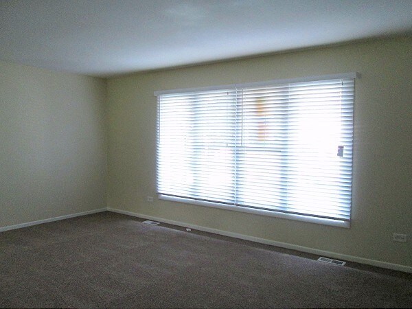 Building Photo - 22830 Lakeshore Dr