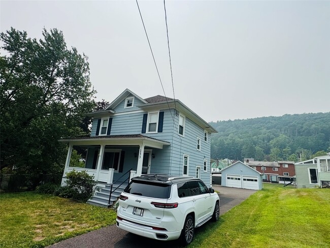 Building Photo - 151-153 Iris Dr