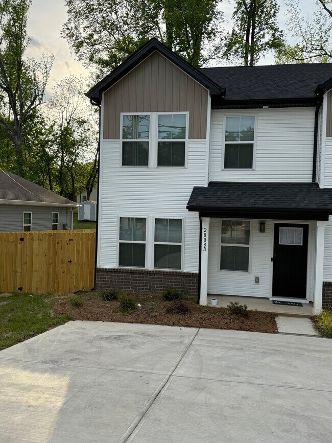 Foto del edificio - 2808 Old Steele Creek Rd