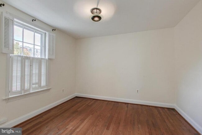 Building Photo - 1401 35th St NW