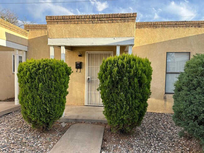 Foto del edificio - 4604 Zuni Rd SE