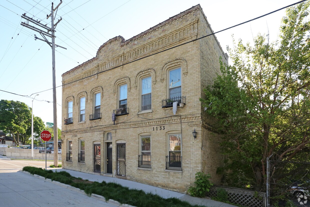 Building Photo - 1133 N Wisconsin St