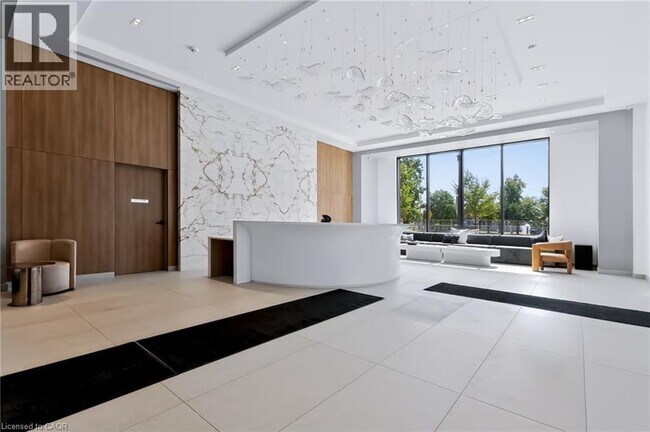 Photo du bâtiment - 2075 Lakeshore Rd.