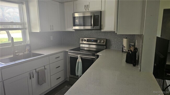 Foto del edificio - 9306 N Santos Dr