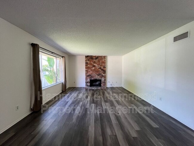Foto del edificio - 29421 Abelia Rd