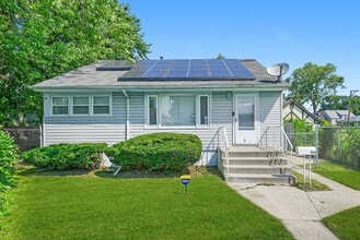 Building Photo - 760 Sibley Blvd