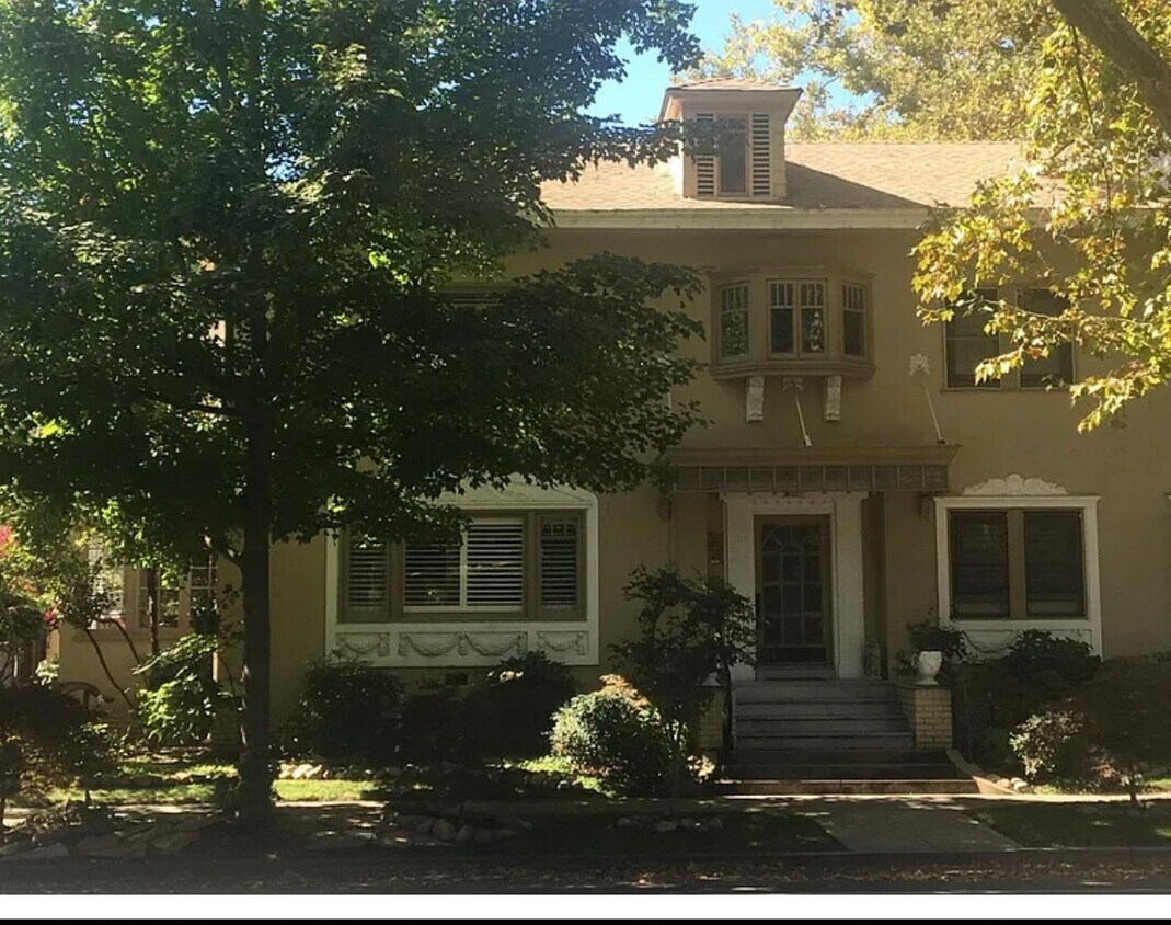 Primary Photo - 701 21st St