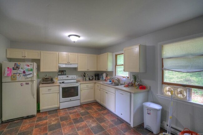 Building Photo - 26 Pons Rd