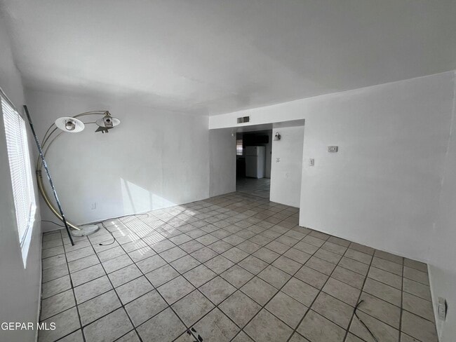 Building Photo - 813 Elmwood Ct