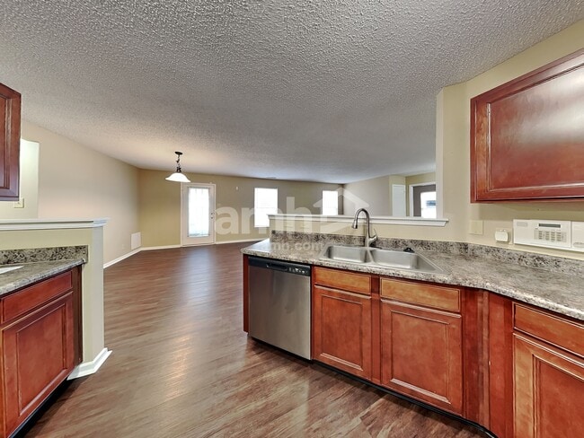 Foto del edificio - 14407 Banister Dr