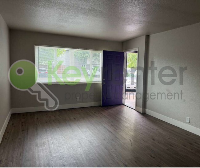 Foto del edificio - 5720 Falconer Way