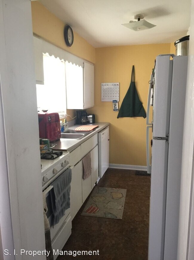 Building Photo - 3 br, 1.5 bath House - 900 W. Willow
