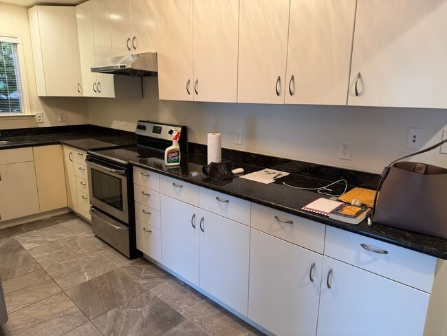 Foto del edificio - Spacious Apartments in the Desirable Bronze Coast Neighborhood