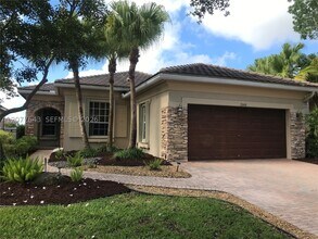 Building Photo - 12400 NW 78th Pl